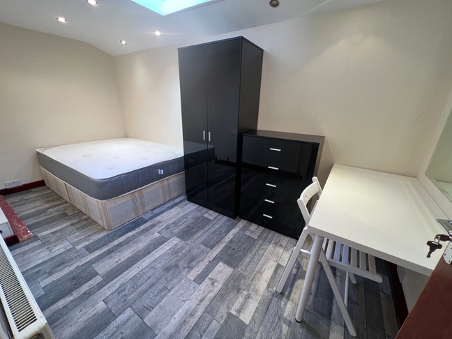 🎯 Large Double Room in Willesden Green-950 pcm Main Photo