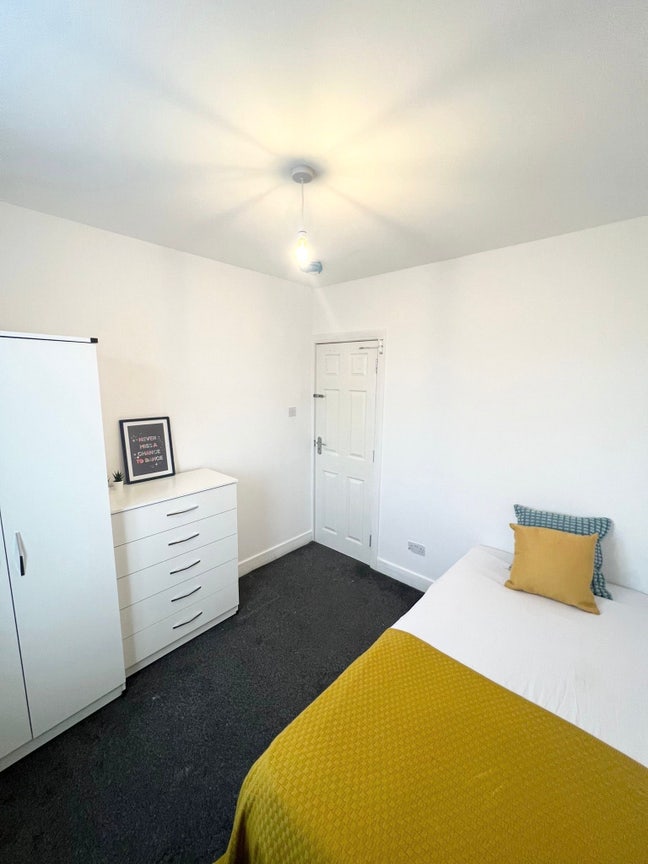 Cozy Single Room  in Wembley,Great Location Main Photo