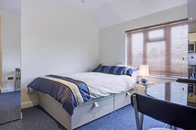High Spec Studio Apartment in East Acton Main Photo