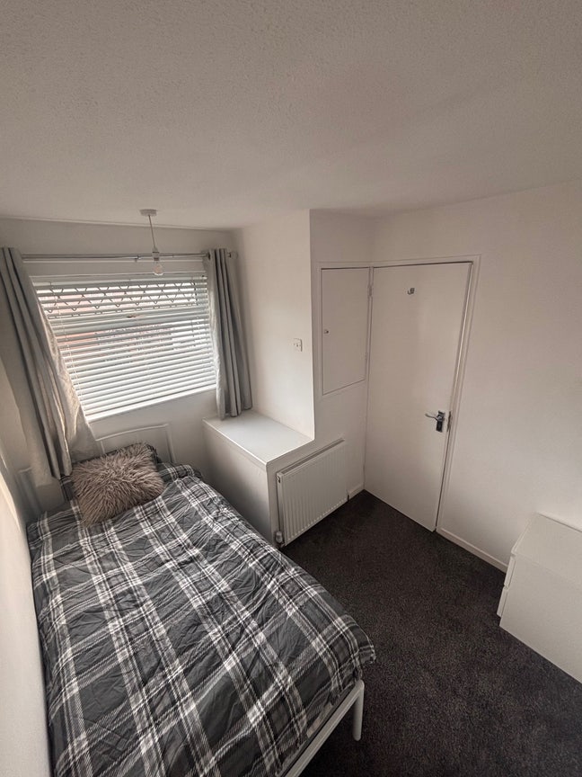 Single room available  Main Photo