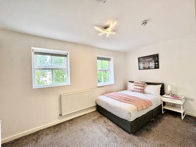 Lovely Ensuite HA9 8SR Main Photo