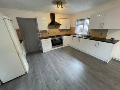 Large Room in 6 Bed Hmo All Bills Included  Main Photo