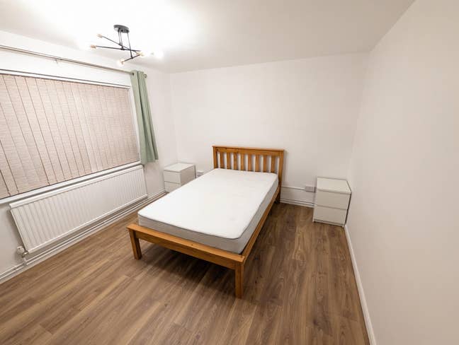 Spacious double private room to rent Main Photo