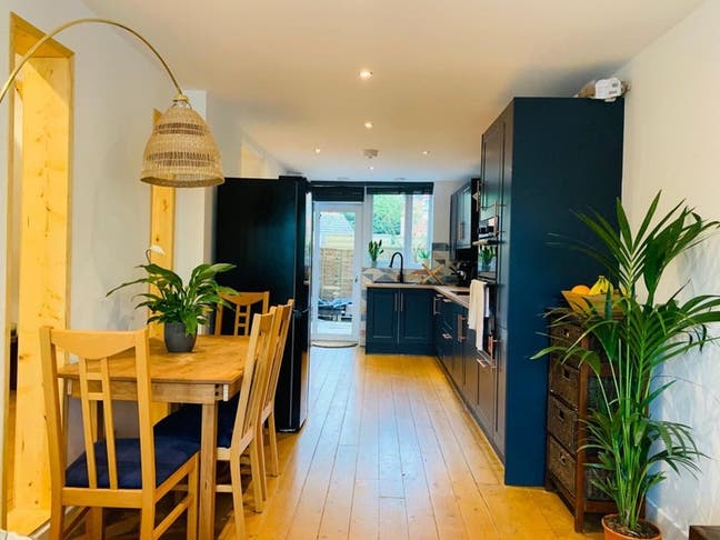 Large Double Room near Cheadle Village Main Photo