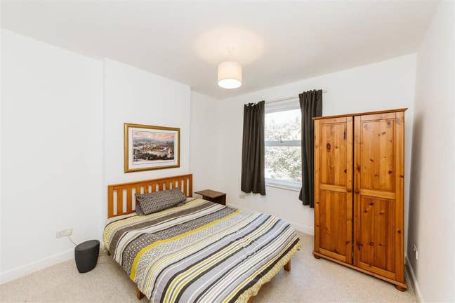 One Double Room - Great Location Main Photo