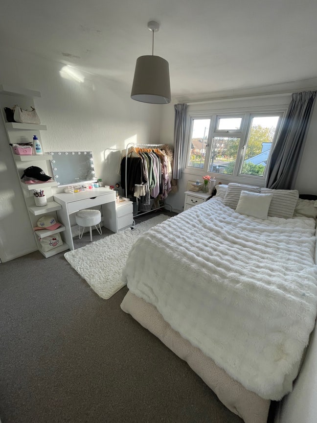 Large Double Room available in Potters Bar £550pcm Main Photo