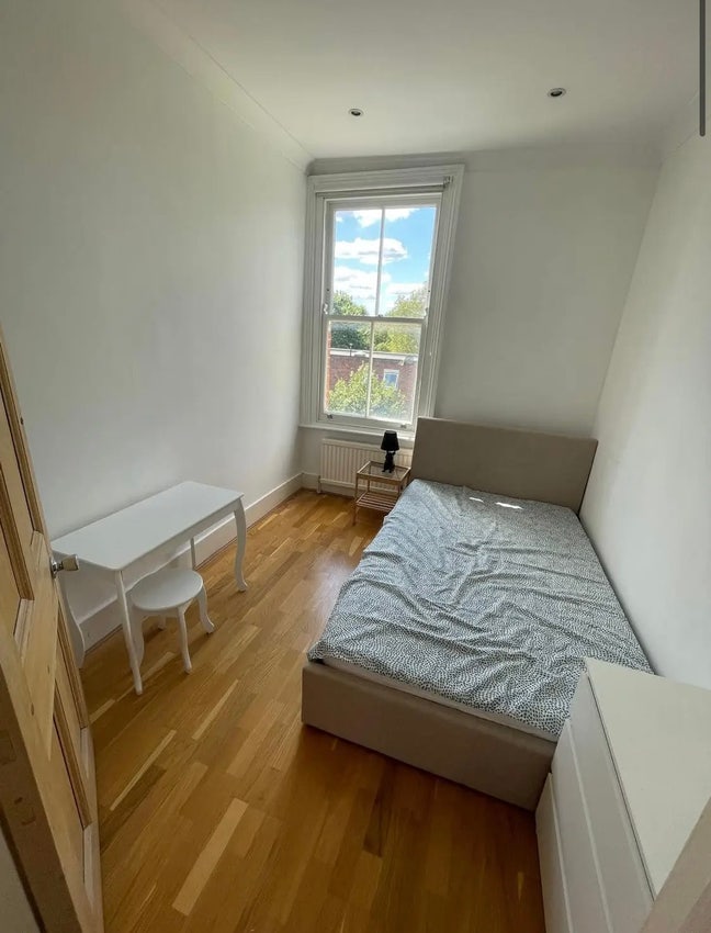 Bright room in Maida Vale Main Photo