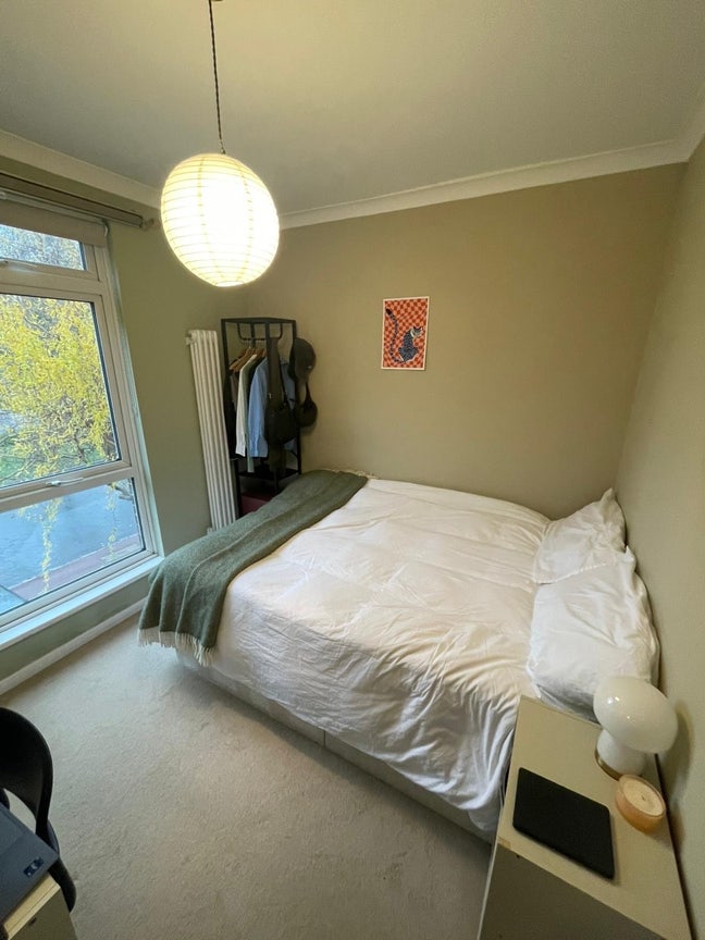 Cosy room in lovely house share Main Photo