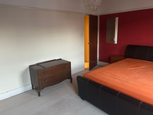 Large double room in Mill Road Main Photo