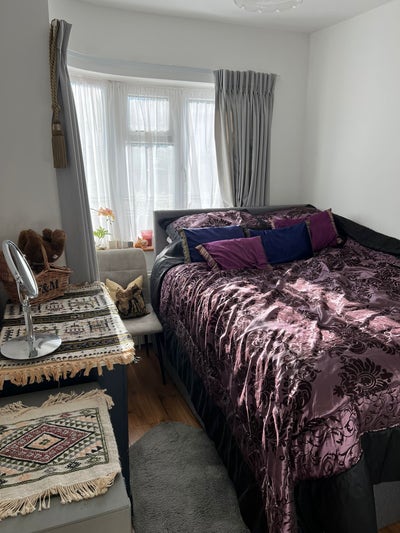 One Bedroom for Rent in a Quiet Home Main Photo