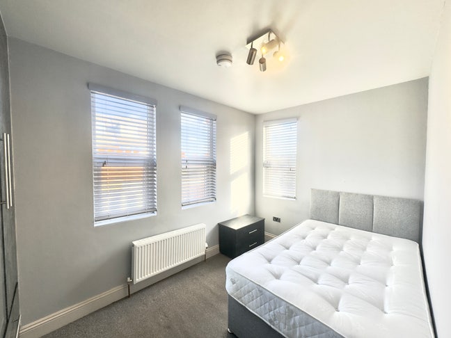 Large Luxury Double bedroom Hucknall Portland Road Main Photo