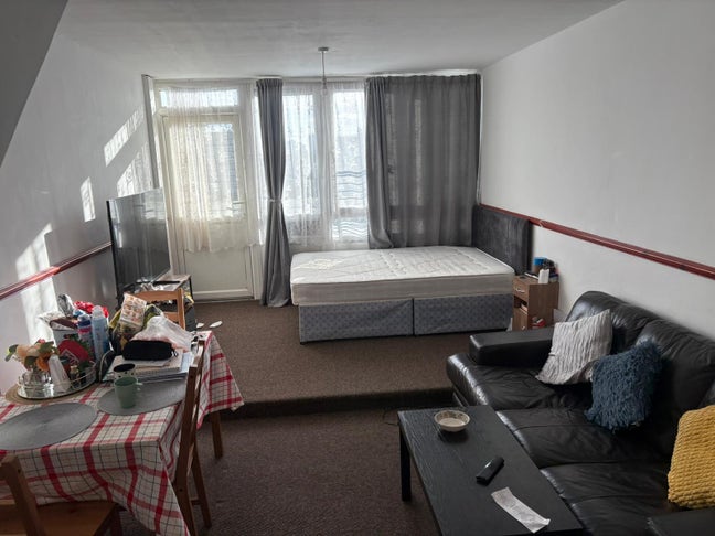 Double room/furnished Main Photo