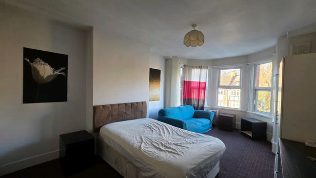 Big double room,all bills included  Main Photo