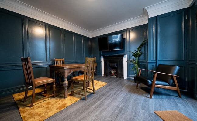 Two excellent doubles - on Deptford High Street Main Photo