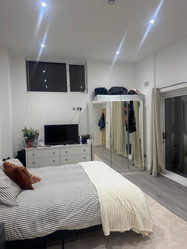 Large Double Room with En-suite - Holloway Road  Main Photo