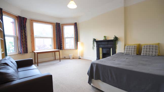 ** Available - Bright and Large Room  ** Main Photo