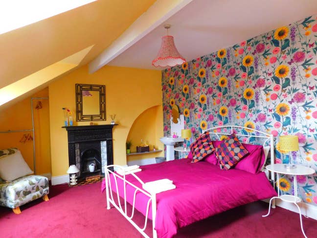 Colourful Room to Rent - Lisburn Road Main Photo
