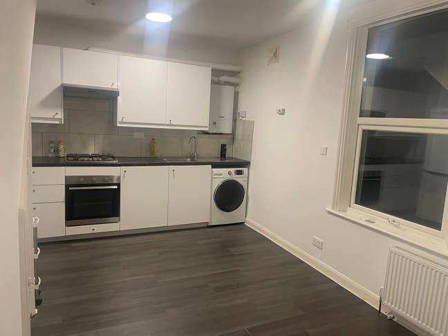 Split level 1 bedroom flat in  Mitcham  Main Photo