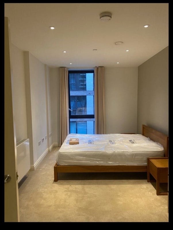 Big en-suite double room in East India(Canary)  Main Photo