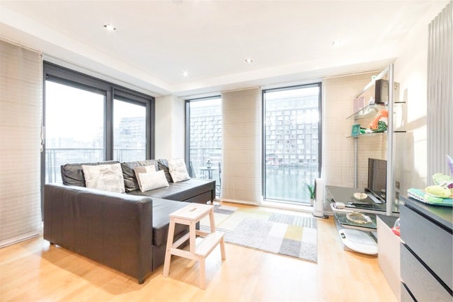 En suite in Modern Flat near Canary Wharf Main Photo