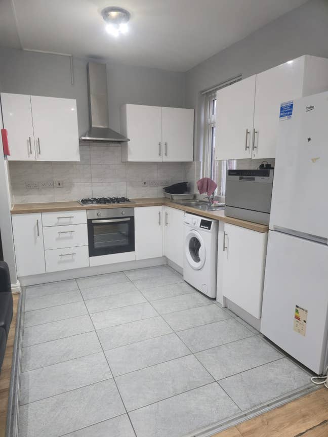 X6 Rooms Available Now - inc Bills - Dean Street Main Photo