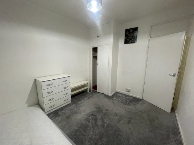 4 Luxurious Room in a Spacious House  Main Photo