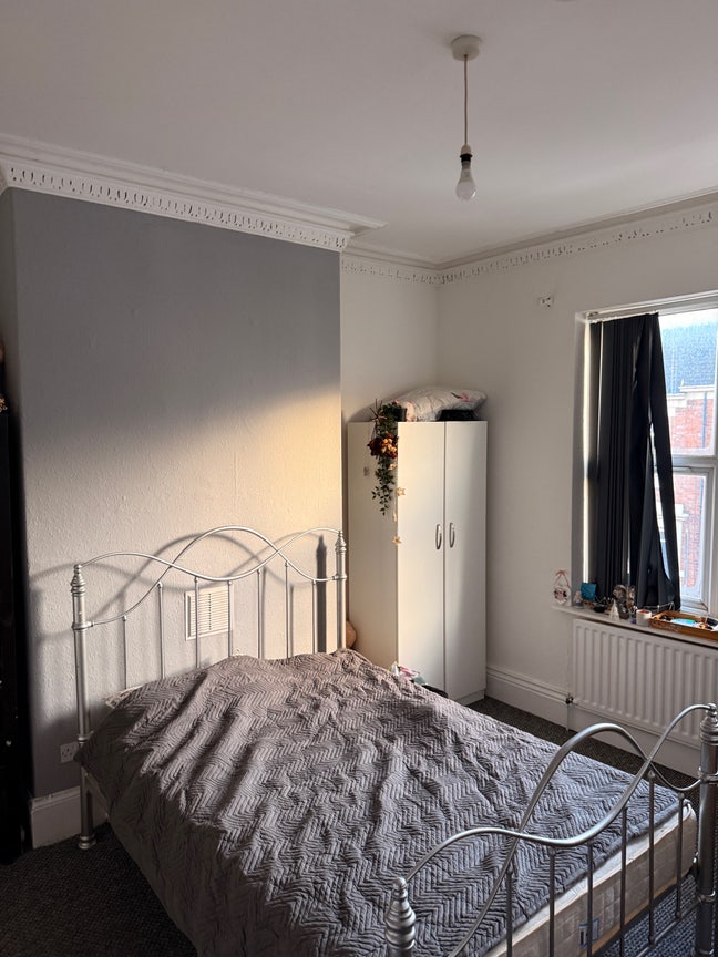 Double room available for £350 per month Main Photo