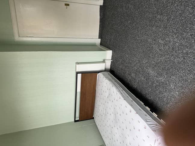 A finished room available in a two bedroom apartme Main Photo