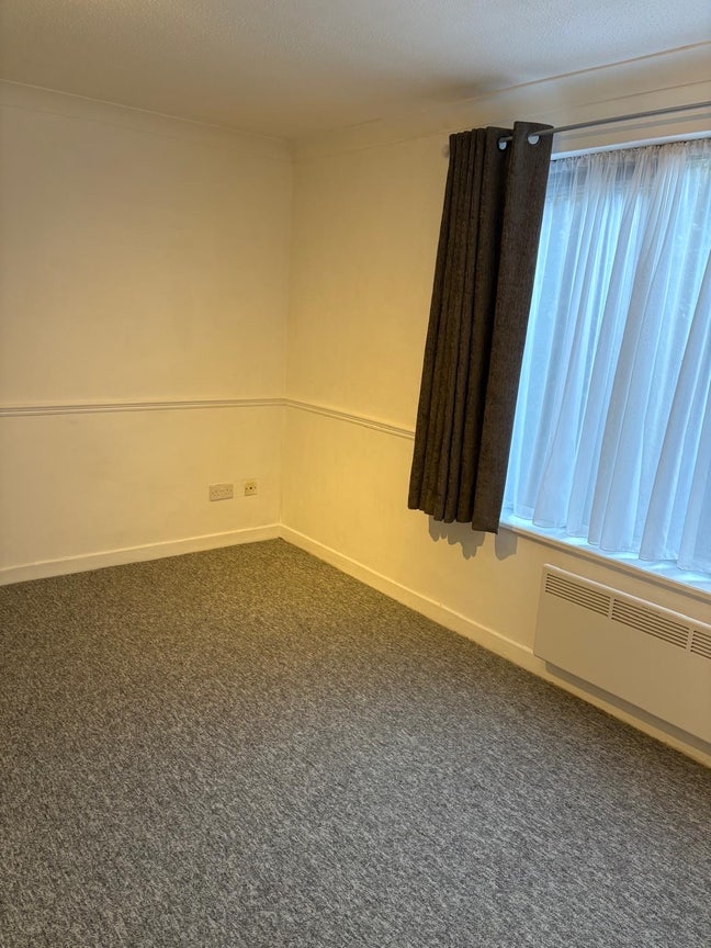 Studio Flat to let Main Photo