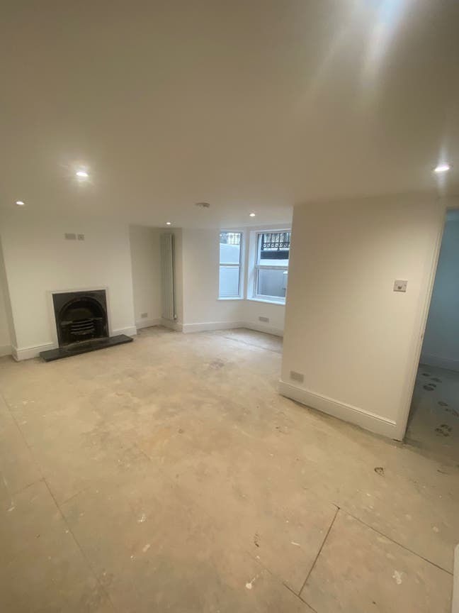 📣Brand-New 2-Bedroom Basement Garden Flat Main Photo