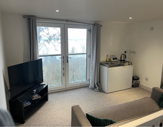 1 bed duplex with Estuary views Main Photo