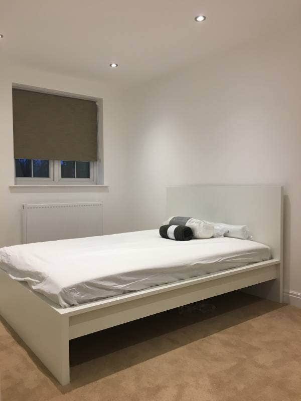 Amazing En Suite Room Close To Station BOOK NOW Main Photo