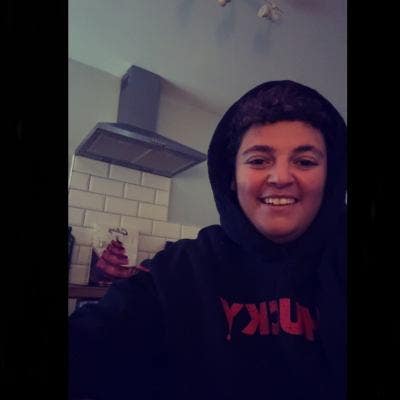 Hi everyone I’m 27 years old I work part ti... Main Photo