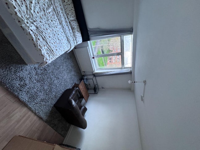 Spacious Room in Shared House Main Photo