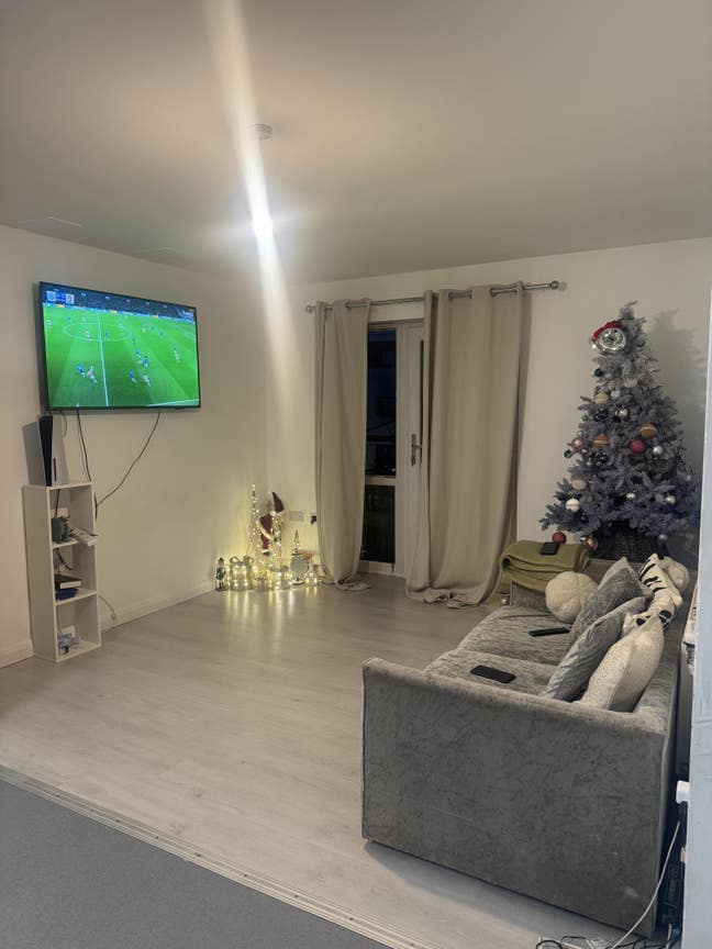 2 Bedroom Flat Main Photo