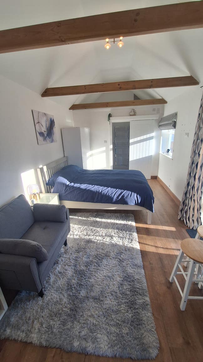 Bright Double with En-Suite & Direct Garden Access Main Photo