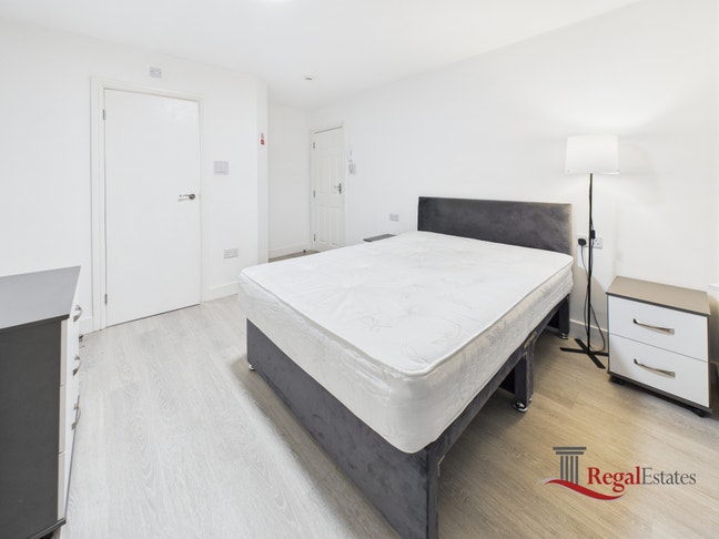 Double Ensuite Room Near Wembley Park Station Main Photo