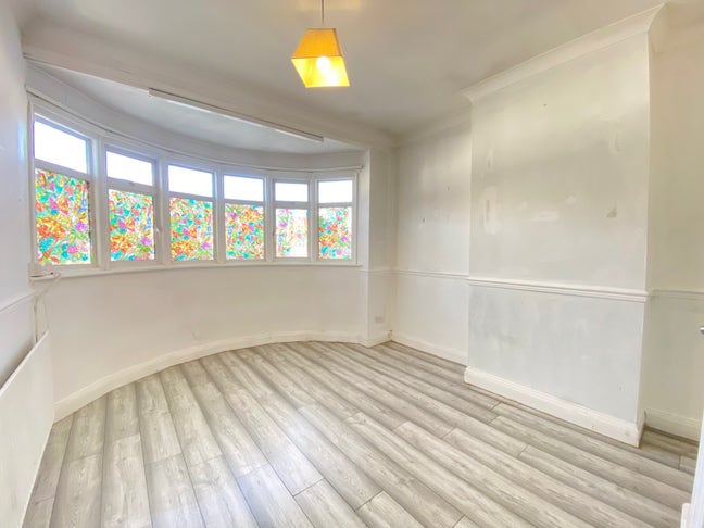 **Double Rooms** Blackmore Ave** inc Bills **UB1 Main Photo