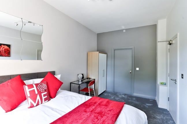 Garden facing Double En-sute Room-Central Location Main Photo