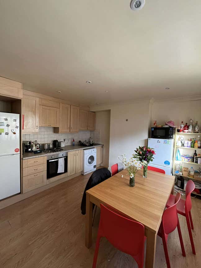 Cowley Room To Rent Main Photo