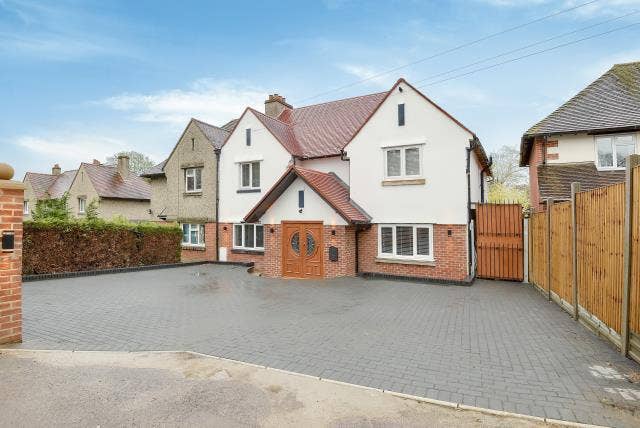 En Suite Room to Rent Main Photo