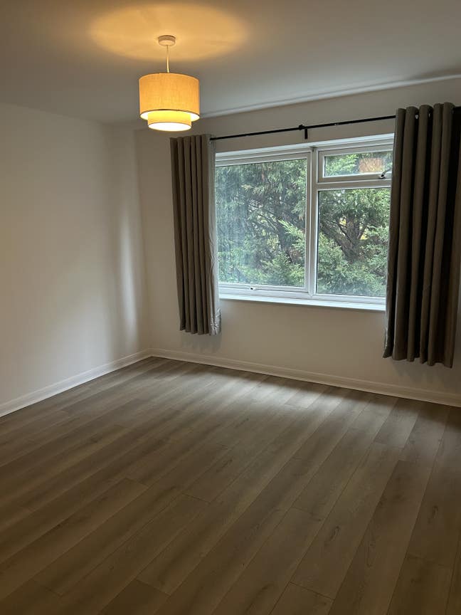 One bedroom Flat with garage Main Photo