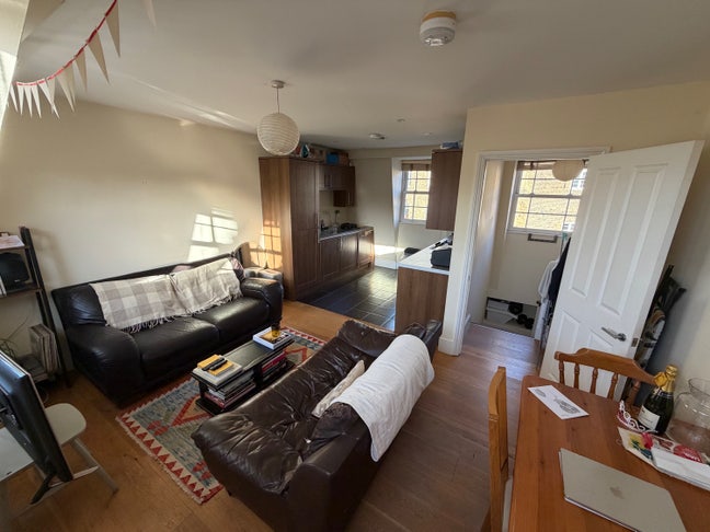 Available 15 Dec Kentish Town - 6 Min to Tube Main Photo