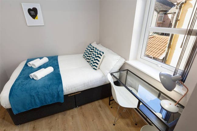 1 Double Room For A Great Price In L7! Main Photo
