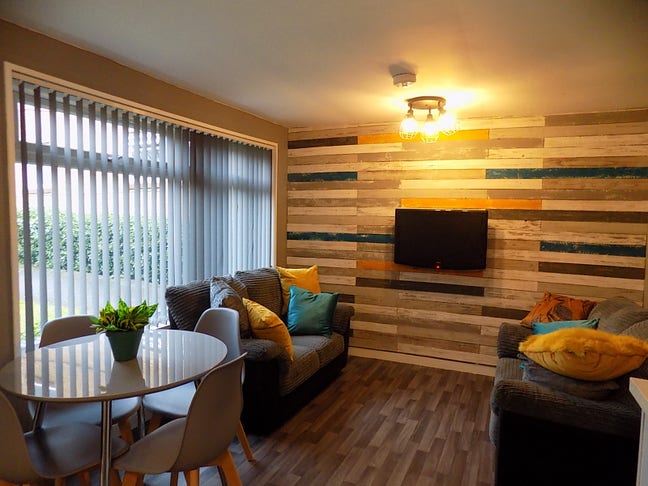 Rooms Available in the Park - All inc of Bills Main Photo