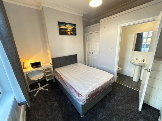 1 Room available in a Newly Renovated House - S11 Main Photo