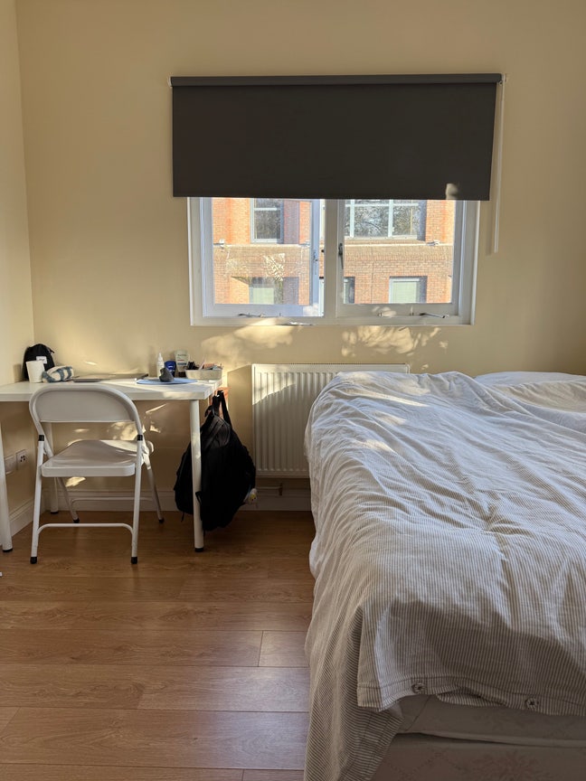 *Female * Double Room - Great Location Main Photo