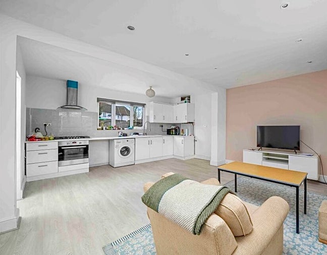 Double & Single Rooms North Finchley N12 Main Photo