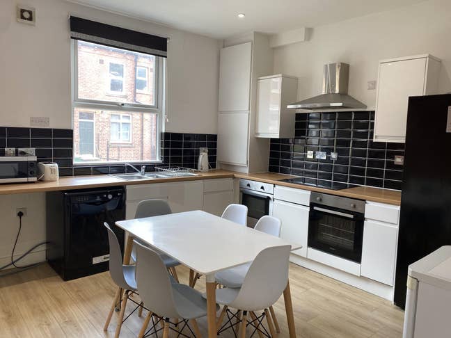 Six Bedroooms Available! 2 Bathrooms & W.C. Main Photo