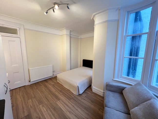 🌕 Room in Hyde Park Mansions - February🌕  Main Photo